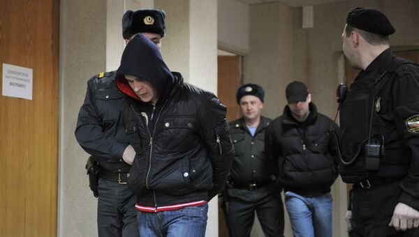 Сотрудники полиции конвоируют фигурантов дела о похищении сына Е. Касперского Сотрудники полиции конвоируют фигурантов дела о похищении сына Е. Касперского