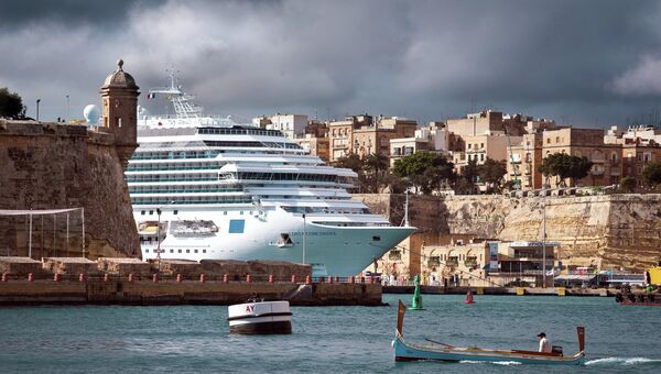 Круизный лайнер Costa Concordia. Архивное фото Круизный лайнер Costa Concordia. Архивное фото