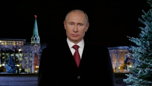 Путин поздравил россиян с Новым годом и пожелал радости и согласия Путин поздравил россиян с Новым годом и пожелал радости и согласия