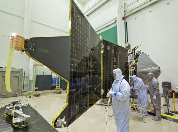 Зонд Maven в сборочном цехе компании Lockheed Martin Зонд Maven в сборочном цехе компании Lockheed Martin