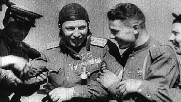 Архивные кадры к 100-летию со дня рождения легендарного летчика Покрышкина Архивные кадры к 100-летию со дня рождения легендарного летчика Покрышкина