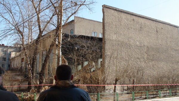 Секция спортзала забайкальского погрануправления рухнула в Чите Секция спортзала забайкальского погрануправления рухнула в Чите