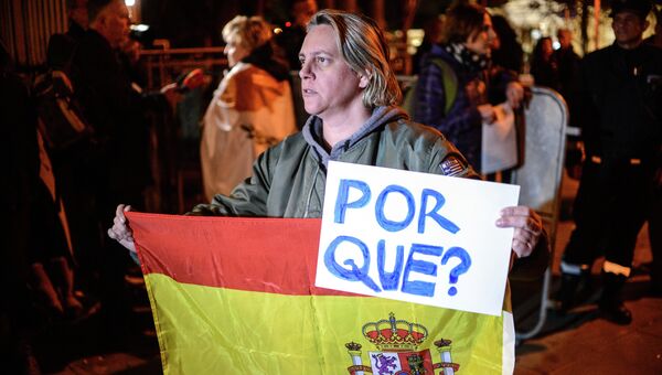 Мужчина во время акции протеста у здания парламента Кипра в Никосии. Архивное фото Мужчина во время акции протеста у здания парламента Кипра в Никосии. Архивное фото