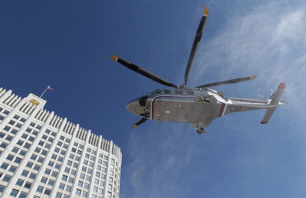 Д.Медведев прилетел в Дом правительства РФ на вертолете Д.Медведев прилетел в Дом правительства РФ на вертолете