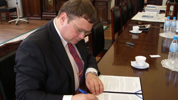 Подписание соглашения между РИА Новости и ДВФУ Подписание соглашения между РИА Новости и ДВФУ