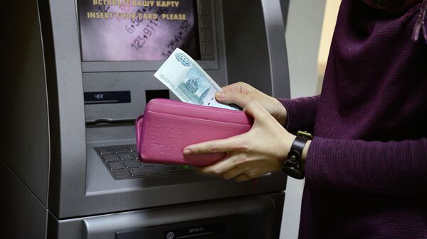 В Госдуму внесли проект о запрете комиссий за переводы внутри банка