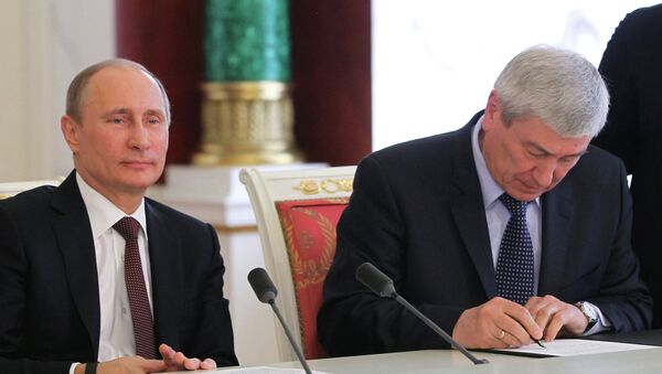 Президент РФ Владимир Путин (слева) и руководитель Федеральной службы по финансовому мониторингу Юрий Чиханчин Президент РФ Владимир Путин (слева) и руководитель Федеральной службы по финансовому мониторингу Юрий Чиханчин