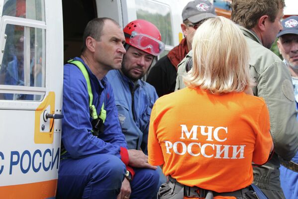 Спасатели МЧС России и отряда Лидер Спасатели МЧС России и отряда Лидер