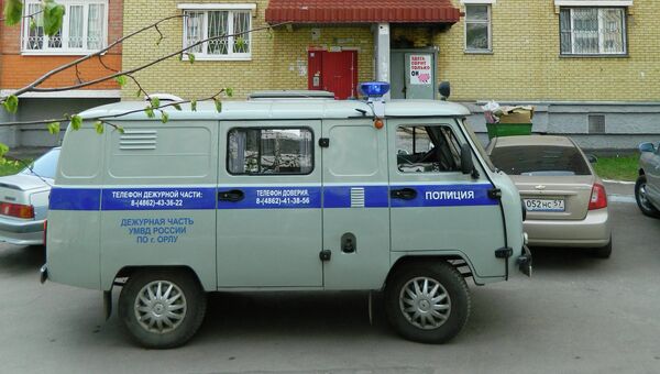 У подъезда дома в Орле, где был убит Андрей Уваров У подъезда дома в Орле, где был убит Андрей Уваров