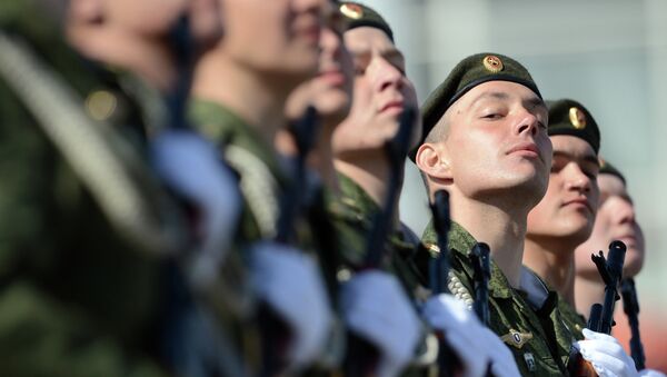 Войска сибирского гарнизона на площади Ленина на военном параде в Новосибирске Войска сибирского гарнизона на площади Ленина на военном параде в Новосибирске