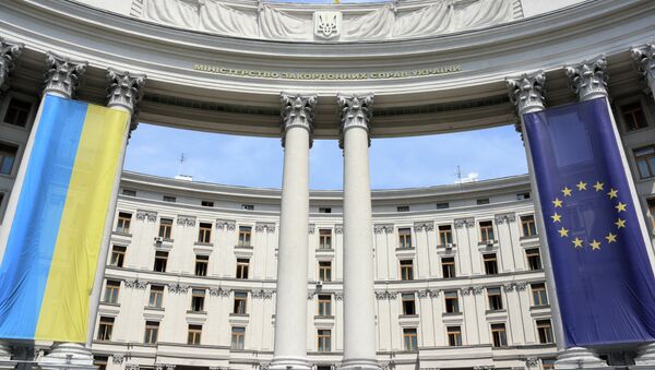 Флаги Украины и Европейского союза Флаги Украины и Европейского союза