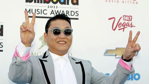 Певец и автор песен PSY на церемонии вручения наград журнала Billboard Певец и автор песен PSY на церемонии вручения наград журнала Billboard