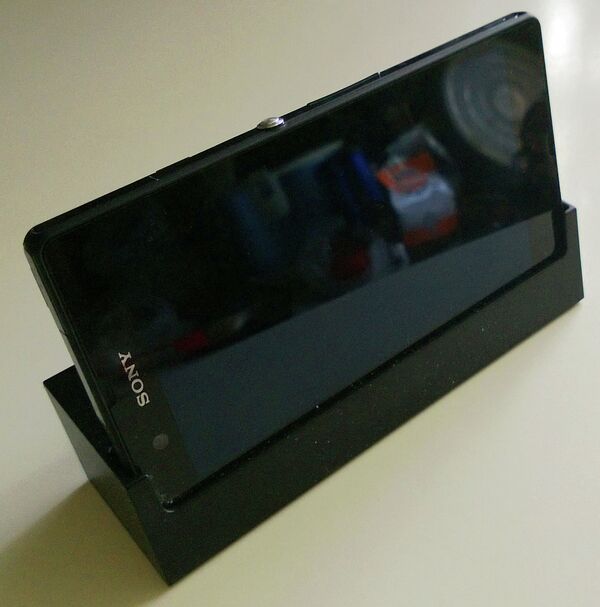 Sony Xperia Z в кроватке Sony Xperia Z в кроватке