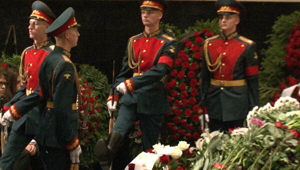 Прощание с Петром Тодоровским: почетный караул и сотни поклонников Прощание с Петром Тодоровским: почетный караул и сотни поклонников