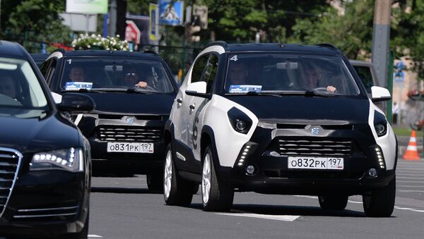 М.Прохоров показал Ё-мобиль во время ПМЭФ в Санкт-Петербурге М.Прохоров показал Ё-мобиль во время ПМЭФ в Санкт-Петербурге