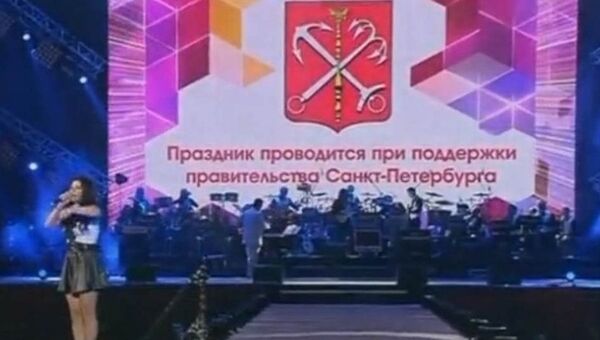Скриншот телефира Пятого канала во время выступления Ольги Кляйн на Алых парусах Скриншот телефира Пятого канала во время выступления Ольги Кляйн на Алых парусах