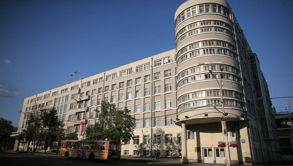 Здание областного правительства в Новосибирске, фото из архива Здание областного правительства в Новосибирске, фото из архива