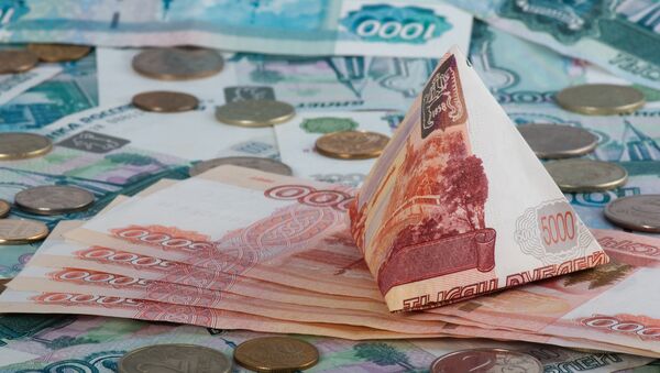 Свернутая пирамида из купюры Свернутая пирамида из купюры