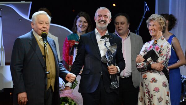 Актер и режиссер Олег Табаков (слева) и режиссер Римас Туминас на церемонии вручения Первой театральной премии Хрустальная Турандот Актер и режиссер Олег Табаков (слева) и режиссер Римас Туминас на церемонии вручения Первой театральной премии Хрустальная Турандот