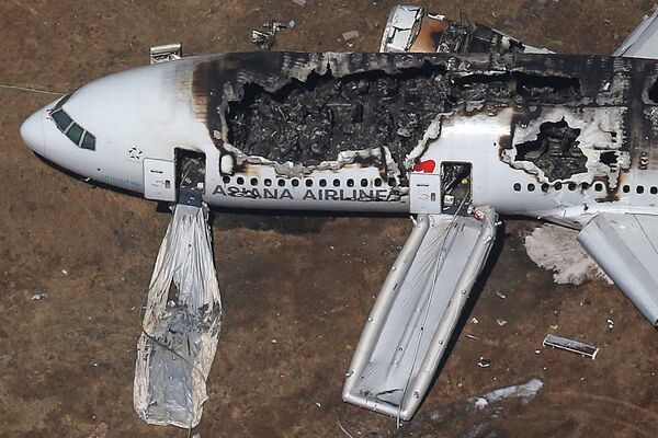 Самолет Boeing 777 авиакомпании Asiana Airlines Самолет Boeing 777 авиакомпании Asiana Airlines