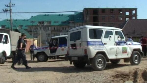Полиция оцепила район, где обстреляли машину дагестанского журналиста Полиция оцепила район, где обстреляли машину дагестанского журналиста