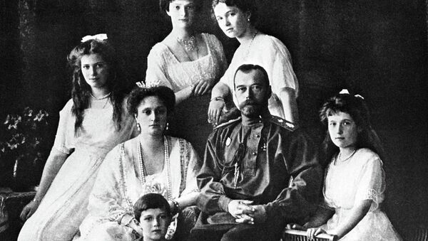 Царь Николай II и его семья. Архивное фото Царь Николай II и его семья. Архивное фото