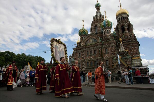Крестный ход, посвященный памяти Николая II и его семьи Крестный ход, посвященный памяти Николая II и его семьи