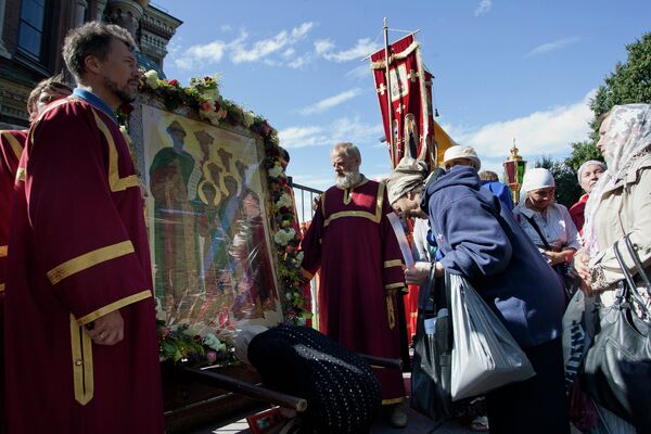Крестный ход, посвященный памяти Николая II и его семьи Крестный ход, посвященный памяти Николая II и его семьи