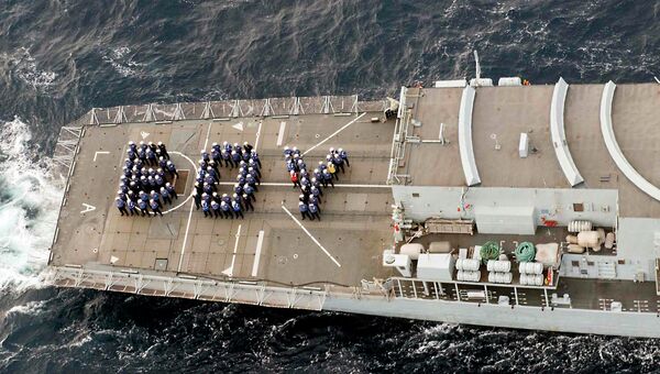 Экипаж британского корабля HMS Lancaster, который находится в Карибском бассейне, также отметил рождение принца Экипаж британского корабля HMS Lancaster, который находится в Карибском бассейне, также отметил рождение принца