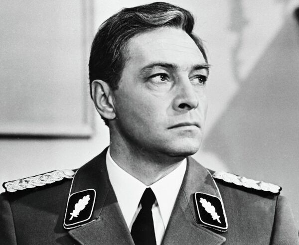 Актер Вячеслав Тихонов в роли Штирлица Актер Вячеслав Тихонов в роли Штирлица