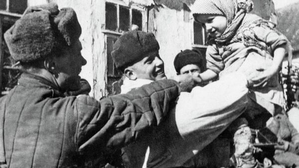 Первые мирные дни в освобождённом селе под Курском Первые мирные дни в освобождённом селе под Курском