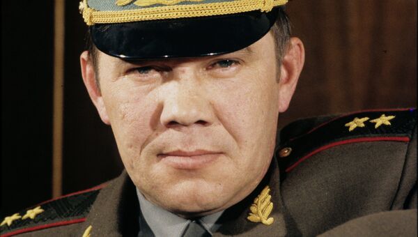 Генерал-лейтенант Александр Лебедь. Архивное фото Генерал-лейтенант Александр Лебедь. Архивное фото