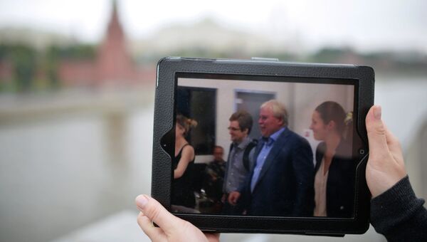 Эдвард Сноуден получил временное убежище в РФ сроком на один год Эдвард Сноуден получил временное убежище в РФ сроком на один год