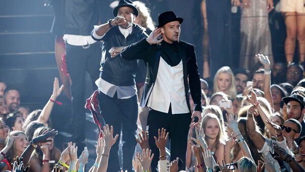 Певец Джастин Тимберлейк во время выступления на MTV Video Music Awards Певец Джастин Тимберлейк во время выступления на MTV Video Music Awards