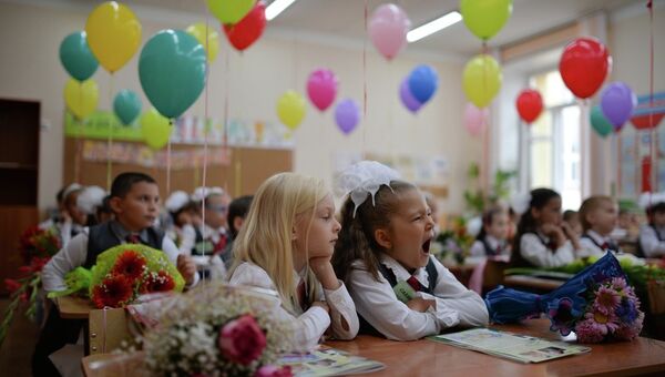 Школьные линейки в Новосибирске. архивное фото Школьные линейки в Новосибирске. архивное фото