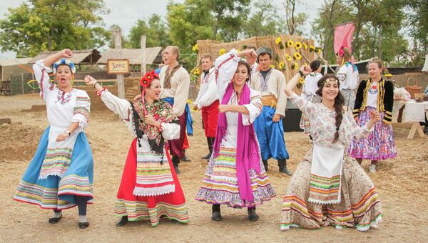 Казачий фестиваль Легенды Тамани прошел в Кубанской Атамани. Архивное фото Казачий фестиваль Легенды Тамани прошел в Кубанской Атамани. Архивное фото