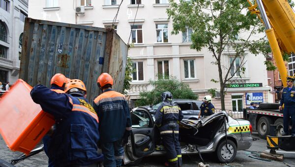Авария с участием большегруза в центре Владивостока Авария с участием большегруза в центре Владивостока