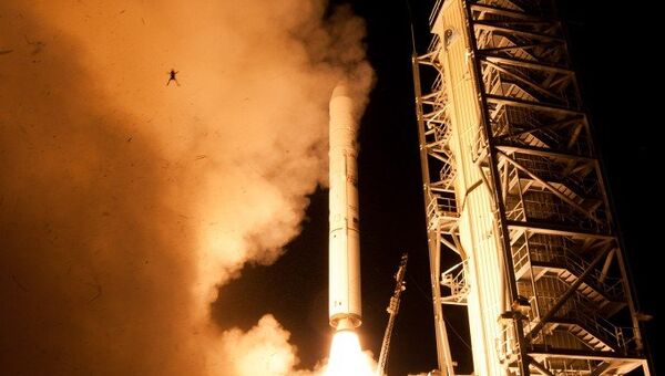 Снимок старта ракеты Минотавр-5 с лунным зондом LADEE, на котором видна маленькая лягушка Снимок старта ракеты Минотавр-5 с лунным зондом LADEE, на котором видна маленькая лягушка