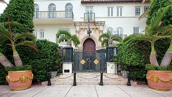 Особняк Casa Casuarina в пригороде Майами, ранее принадлежавший модельеру Джанни Версаче Особняк Casa Casuarina в пригороде Майами, ранее принадлежавший модельеру Джанни Версаче