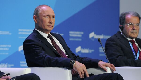 Владимир Путин на заседании дискуссионного клуба Валдай, фото с места события Владимир Путин на заседании дискуссионного клуба Валдай, фото с места события