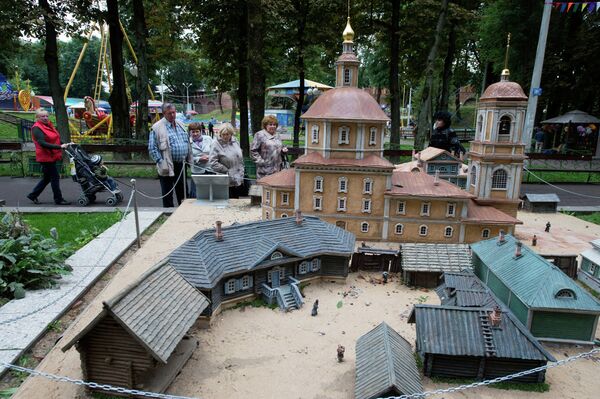 Макет исторических зданий в Лопатинском саду Макет исторических зданий в Лопатинском саду