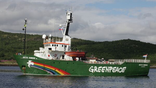 Судно Greenpeace Арктик Санрайз задержано пограничниками РФ Судно Greenpeace Арктик Санрайз задержано пограничниками РФ