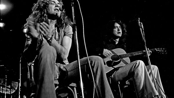 Акустический концерт рок-группы Led Zeppelin, 1973 год Акустический концерт рок-группы Led Zeppelin, 1973 год