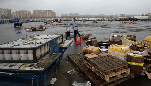Вывоз товара с овощебазы Новые Черемушки в Бирюлево. Архивное фото Вывоз товара с овощебазы Новые Черемушки в Бирюлево. Архивное фото