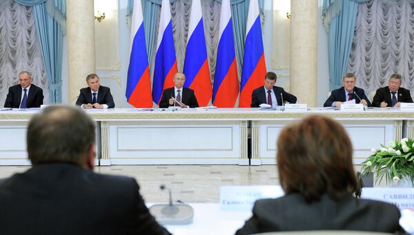 Президент РФ Владимир Путин во время заседания Совета при президенте по межнациональным отношениям в Уфе Президент РФ Владимир Путин во время заседания Совета при президенте по межнациональным отношениям в Уфе