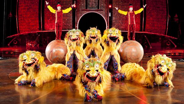 Шоу Dralion в Cirque du Soleil. Архивное фото Шоу Dralion в Cirque du Soleil. Архивное фото