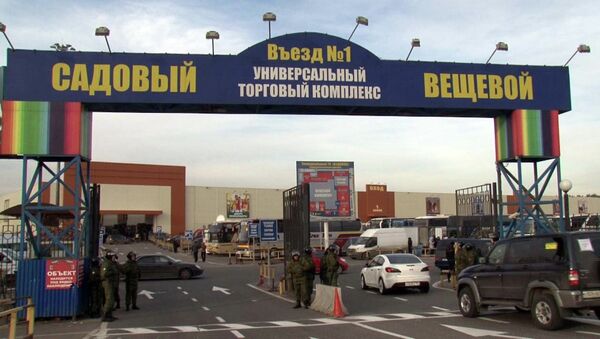 Садовод в кольце полиции: как прошел второй рейд против нелегалов Садовод в кольце полиции: как прошел второй рейд против нелегалов