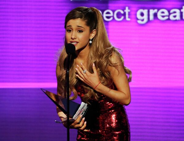 Певица Ариана Гранде на 41-й церемонии American Music Awards Певица Ариана Гранде на 41-й церемонии American Music Awards