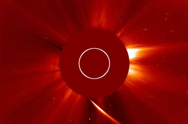 Комета ISON в поле зрения коронографа LASCO C2 космической солнечной обсерватории SOHO Комета ISON в поле зрения коронографа LASCO C2 космической солнечной обсерватории SOHO
