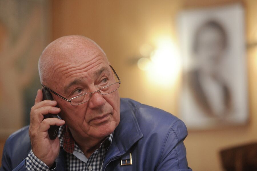 Тележурналист Владимир Познер Тележурналист Владимир Познер